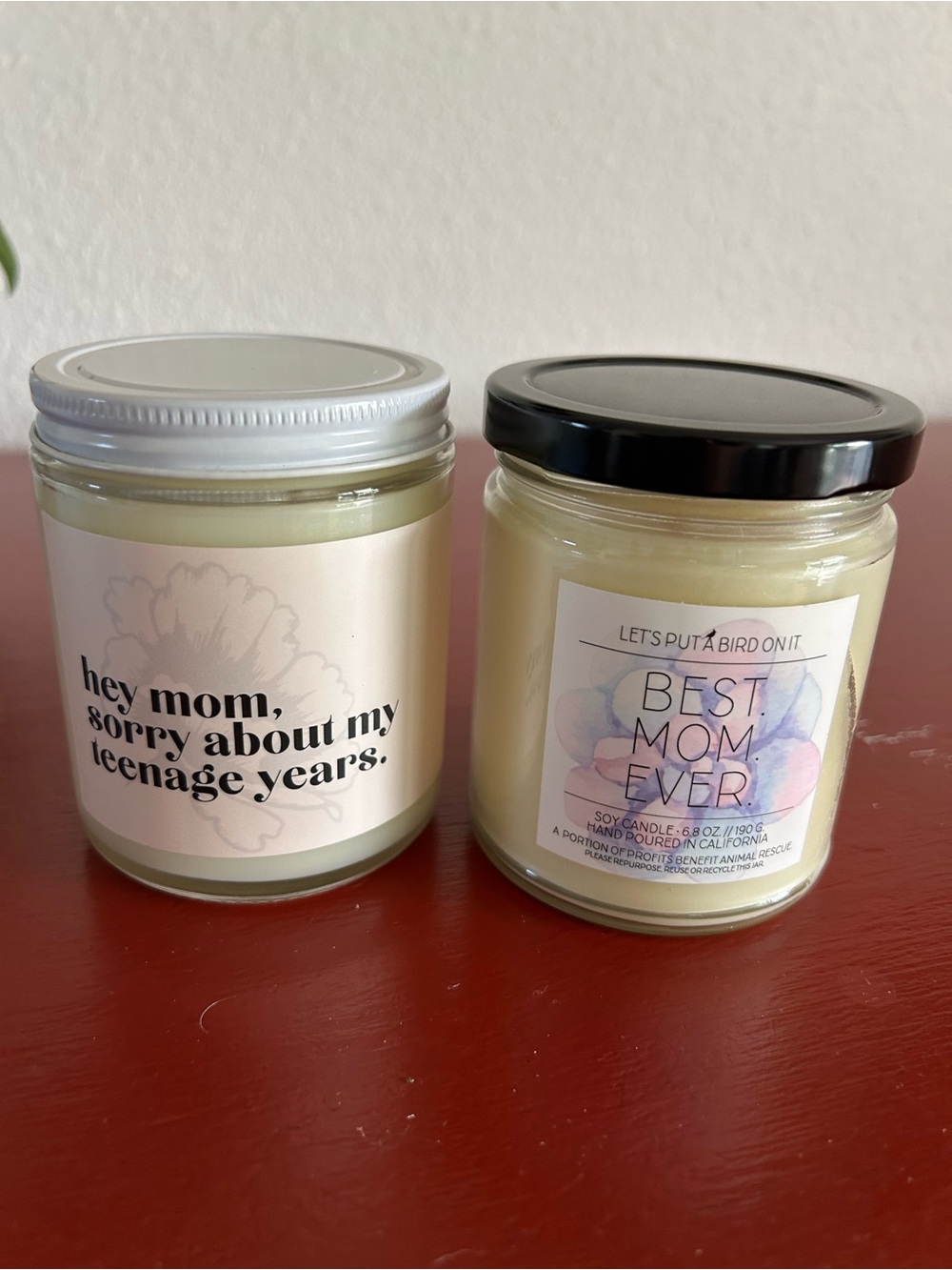 Set of 2 unused candles that smell great
